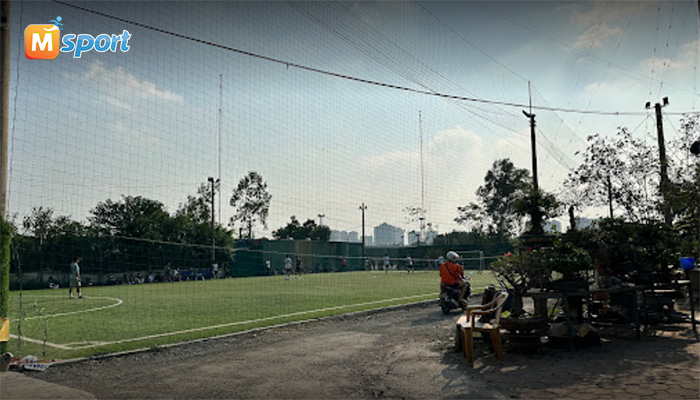 Sân bóng đá Tân Triều 